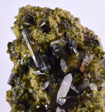 5.1cms EPIDOTE QUARTZ CRYSTALS PERU CLUSTER COLLECTOR GREEN COLOR MINERAL CB143