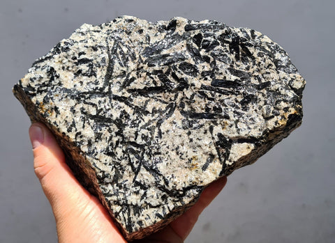 2.5KG MAGNESIOHASTINGSITE CRYSTALS HORNBLENDE PERU BLACK EDENITE HUDSONITE IB40