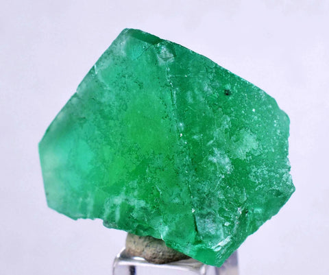 2.8cms GREEN FLUORITE CRYSTAL PERU HUANZALA PERU SHINY K48
