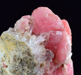 3.7cms RHODOCHROSITE FLUORITE PYRITE CRYSTAL RHOMBOHEDRAL SUPER MINIATURE RB293