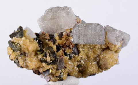 3.9cms APATITE SIDERITE QUARTZ CRYSTALS CHALCOPYRITE BORNITE PYRITE PERU AB03