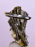 2.8cms EPIDOTE QUARTZ CRYSTALS PERU CLUSTER COLLECTOR GREEN COLOR MINERAL CB68