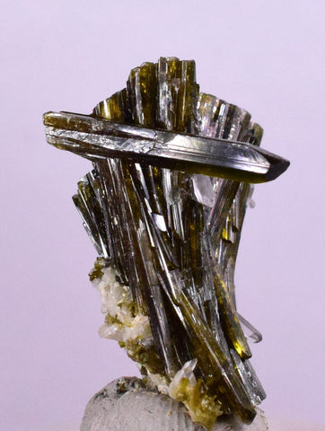 2.8cms EPIDOTE QUARTZ CRYSTALS PERU CLUSTER COLLECTOR GREEN COLOR MINERAL CB68