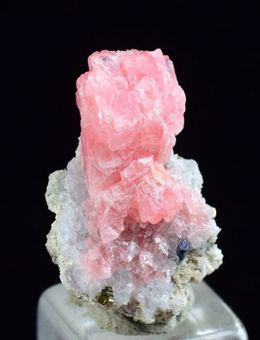 1.9cms RHODOCHROSITE FLUORITE PYRITE CRYSTAL RHOMBOHEDRAL SUPER MINIATURE RB302