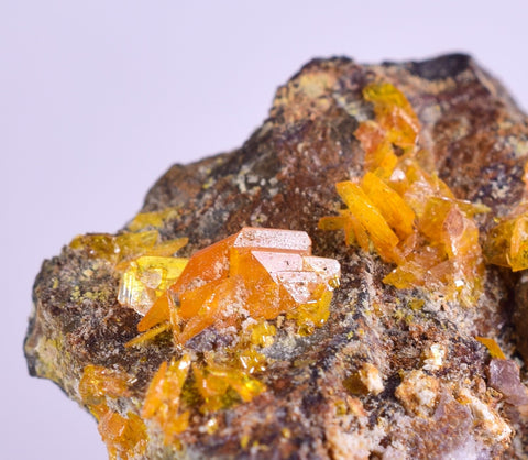 3.2cms GEM WULFENITE FLUORITE CRYSTALS ALAMO ARIZONA USA MINERAL SPECIMEN YB31