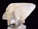 4.6cms CALCITE TOOTH DOG WITH QUARTZ APATITE CRYSTALS PERU SHINY MINERAL GB76