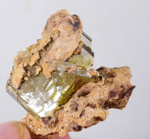 4.4cms GEMMY BARITE CRYSTALS Peru Golden Brown Shiny Translucent Mineral Specimen F278