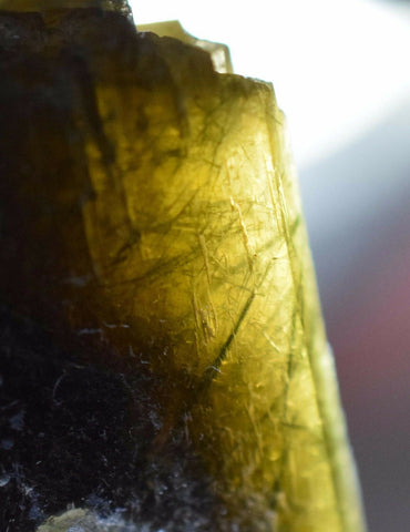 87carat ZOISITE NEEDLES CRYSTAL tanzanite (?) clinozoisite green yellow peru M46