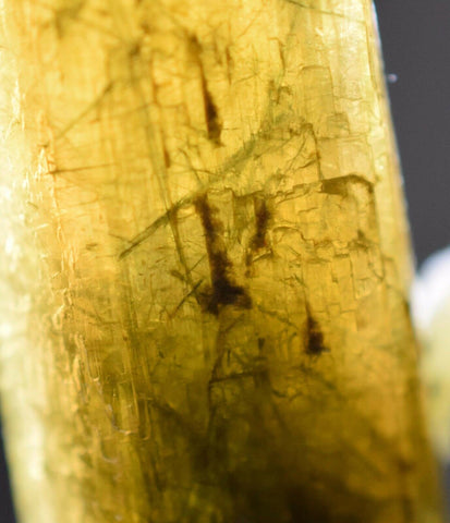 35carat ZOISITE NEEDLES CRYSTAL tanzanite (?) clinozoisite green yellow peru M58