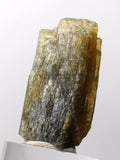 45carat ZOISITE NEEDLES CRYSTAL tanzanite (?) clinozoisite green yellow peru M54