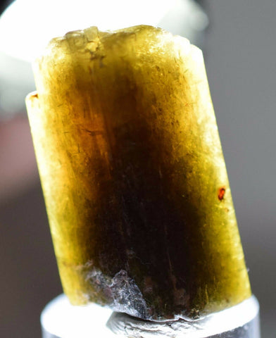 84carat ZOISITE NEEDLES CRYSTAL tanzanite (?) clinozoisite green yellow peru M44
