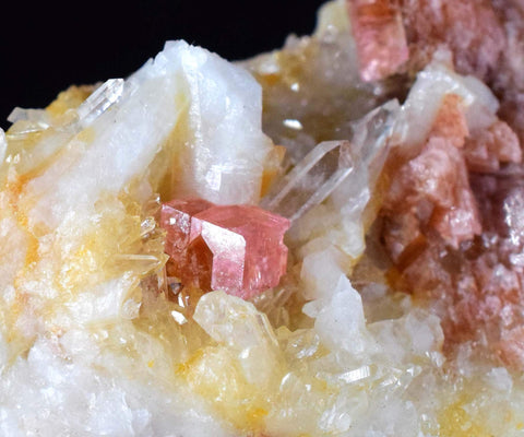 4.4cms RHODOCHROSITE RHOMBOHEDRAL QUARTZ Premium Miniature Crystals Huayllapon Pasto Bueno Mine Peru Collector Mineral Specimen R388