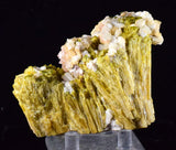 8.5ms EPIDOTE CALCITE CRYSTALS Cluster Peru Green Color Mineral Specimen C877
