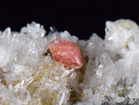 4.6cms RHODOCHROSITE RHOMBOHEDRAL QUARTZ Premium Miniature Crystals Huayllapon Pasto Bueno Mine Peru Collector Mineral Specimen R402