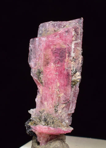 1.5cms PINK RHODONITE CRYSTALS Quartz Pyrite Miniature Peru Bright Chiurucu Mine Mineral Specimen R636