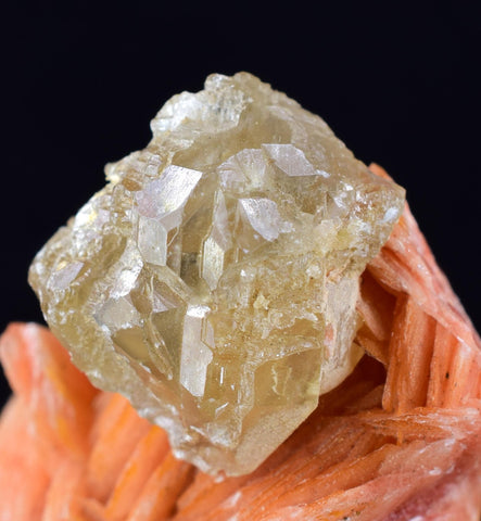 2.8cms CERUSSITE BARITE Crystals Morocco Mineral Specimen K104