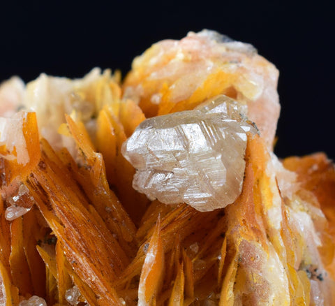 3cms CERUSSITE BARITE Crystals Morocco Mineral Specimen K105