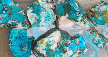 Load image into Gallery viewer, CHRYSOCOLLA  &amp; MALACHITE &amp; QUARTZ BLUE PERU SEASCAPE SCENIC 1 KILO
