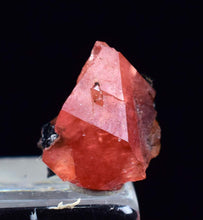 Load image into Gallery viewer, 4.5carats RHODOCHROSITE CRYSTAL PERU MINERAL SPECIMEN COLLECTOR x43
