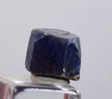 Load image into Gallery viewer, 8cts SAPHIRE CRYSTAL NATURAL ROUGH BLUE TANZANIA MINERAL SPECIMEN X56
