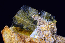 Load image into Gallery viewer, 5.7cms GOLDEN BARITE CRYSTALS PERU TRANSLUCENT MINERAL SPECIMEN X77
