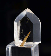 Load image into Gallery viewer, 12.5carats NATURAL GOLD HAIR RUTILATED QUARTZ CLEAR CRYSTAL HEALING Q103
