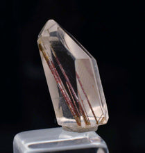 Load image into Gallery viewer, 6.5carats NATURAL GOLD HAIR RUTILATED QUARTZ CLEAR CRYSTAL HEALING Q102
